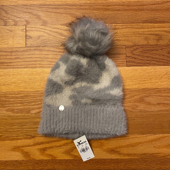 Express NWT Faux Fur Pom Beanie - Picture 3 of 5